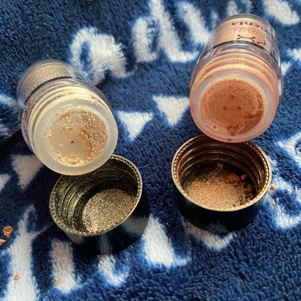 FREE w/ Bundle‼️‼️ NYX pigment💝